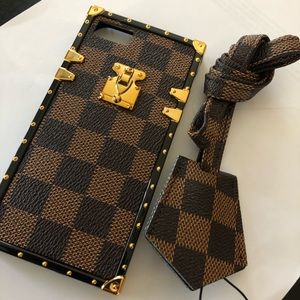 Trunk Checker iPhone case 7/8 with neck strap